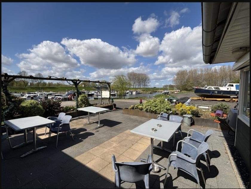 Terras met uitzicht over het water